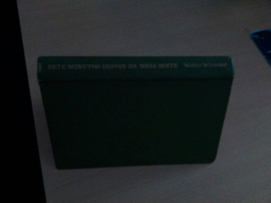 livro 7 minutos depois da meia noite