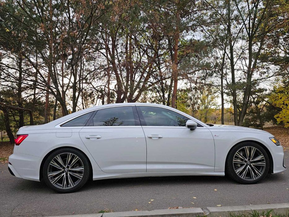 Майже новий автомобіль