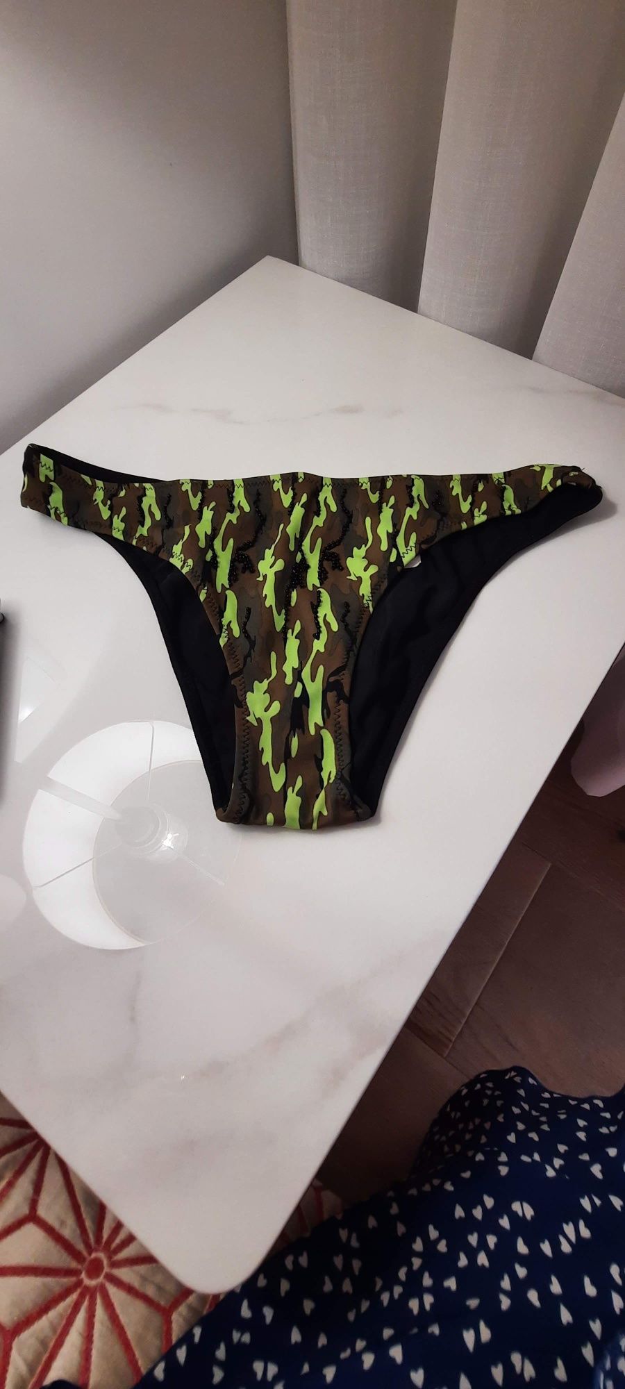 Cueca de bikini nova