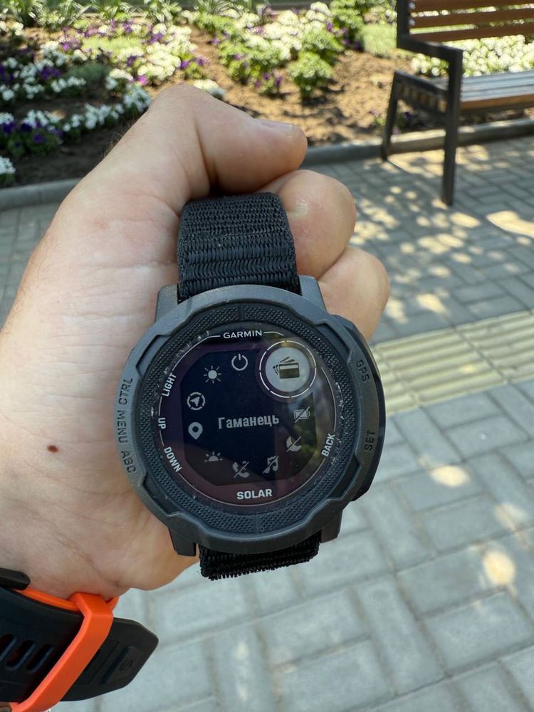 Міцний смартгодинник Garmin Instinct 2 Solar з GPS-приймачем.