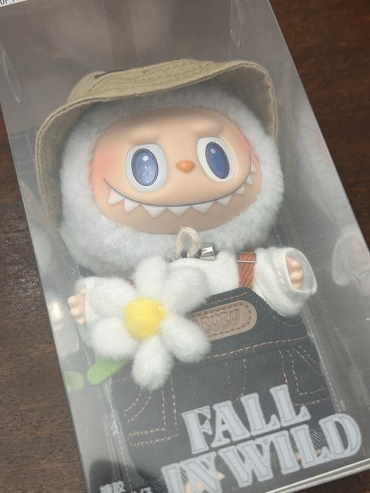 POPMART Labubu Special/limited edition Fall in Wild