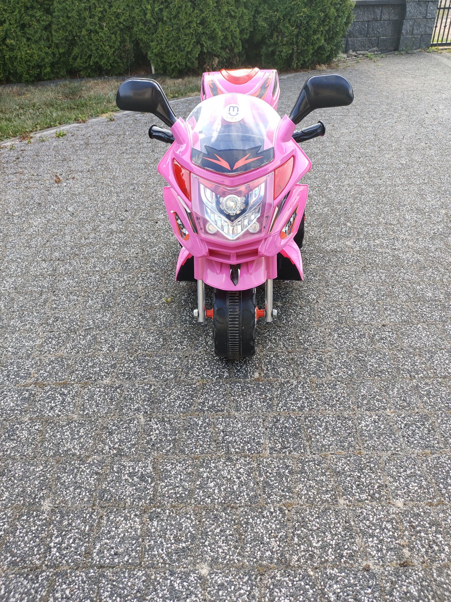 Sprzedam dziecięcy motorek na akumulator.