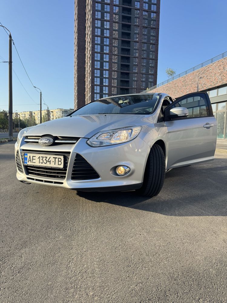 Ford Focus 2013рік 1л турбований двигун, економічний та спритний