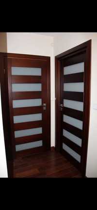 Drzwi drewniane wewnętrzne z demontażu wraz z futrynami i klamkami