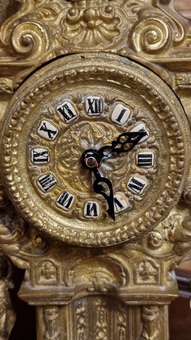 Duży mosiężny zegar z orłem