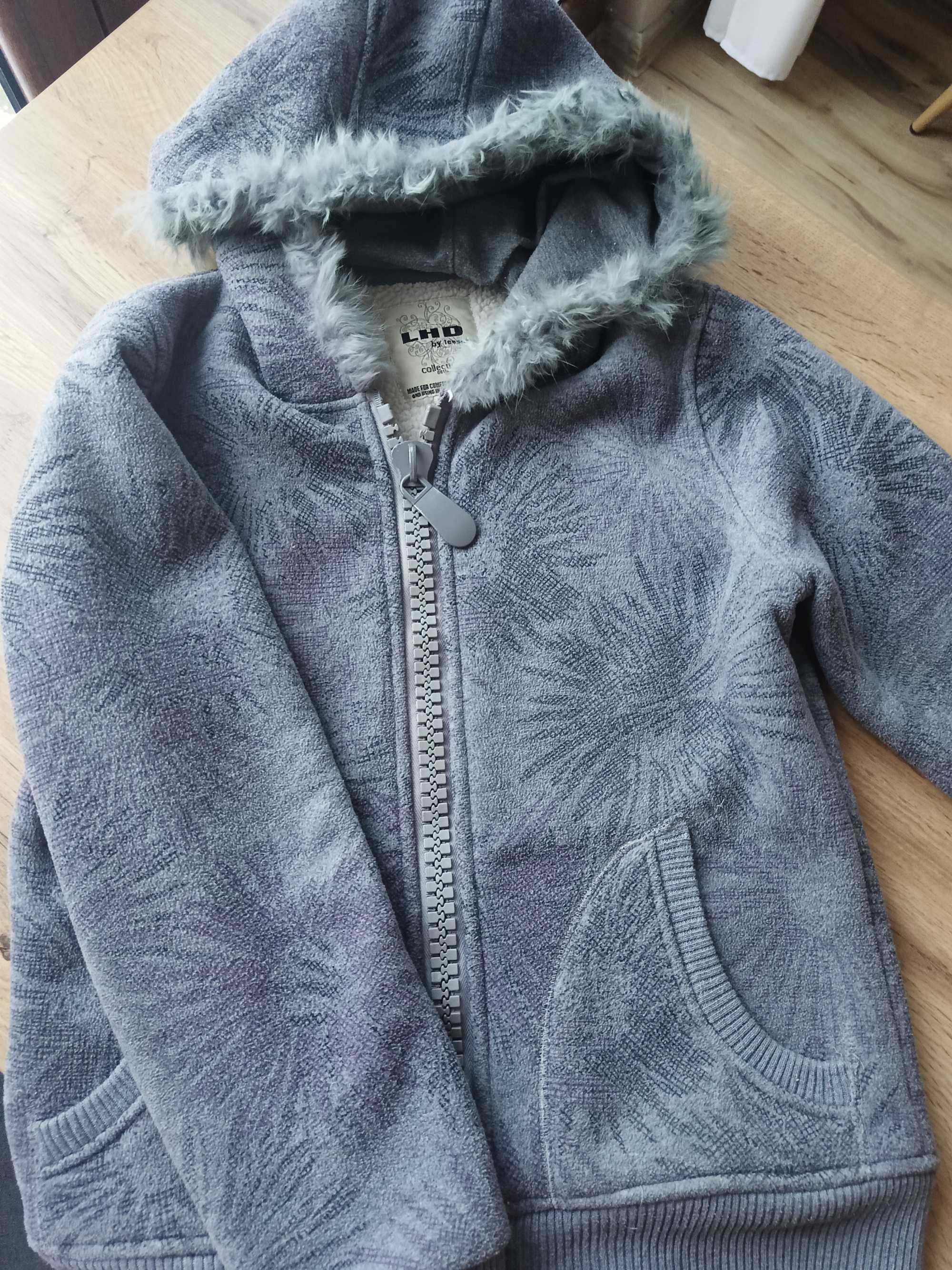 Rozpinana bluza z kapturem rozmiar L40
