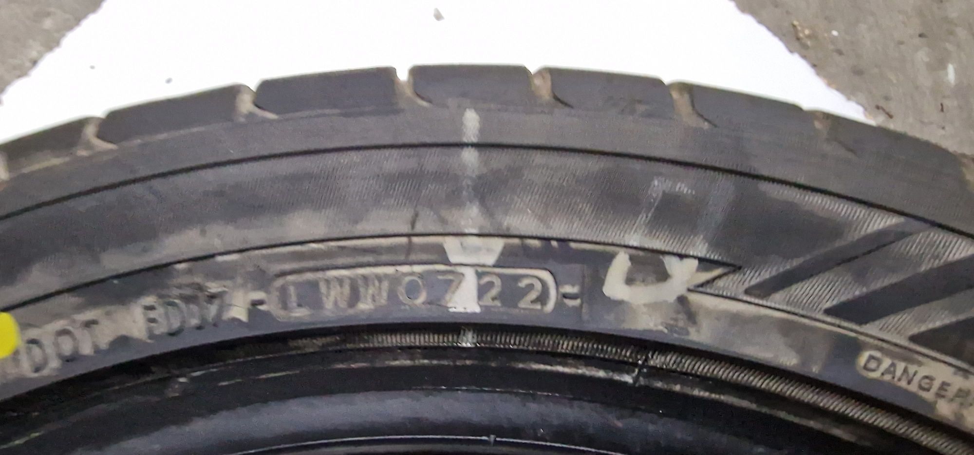 P22 1 x 225/45R18 Yokohama Advan Sport v107 95Y XL Używana Opona letni