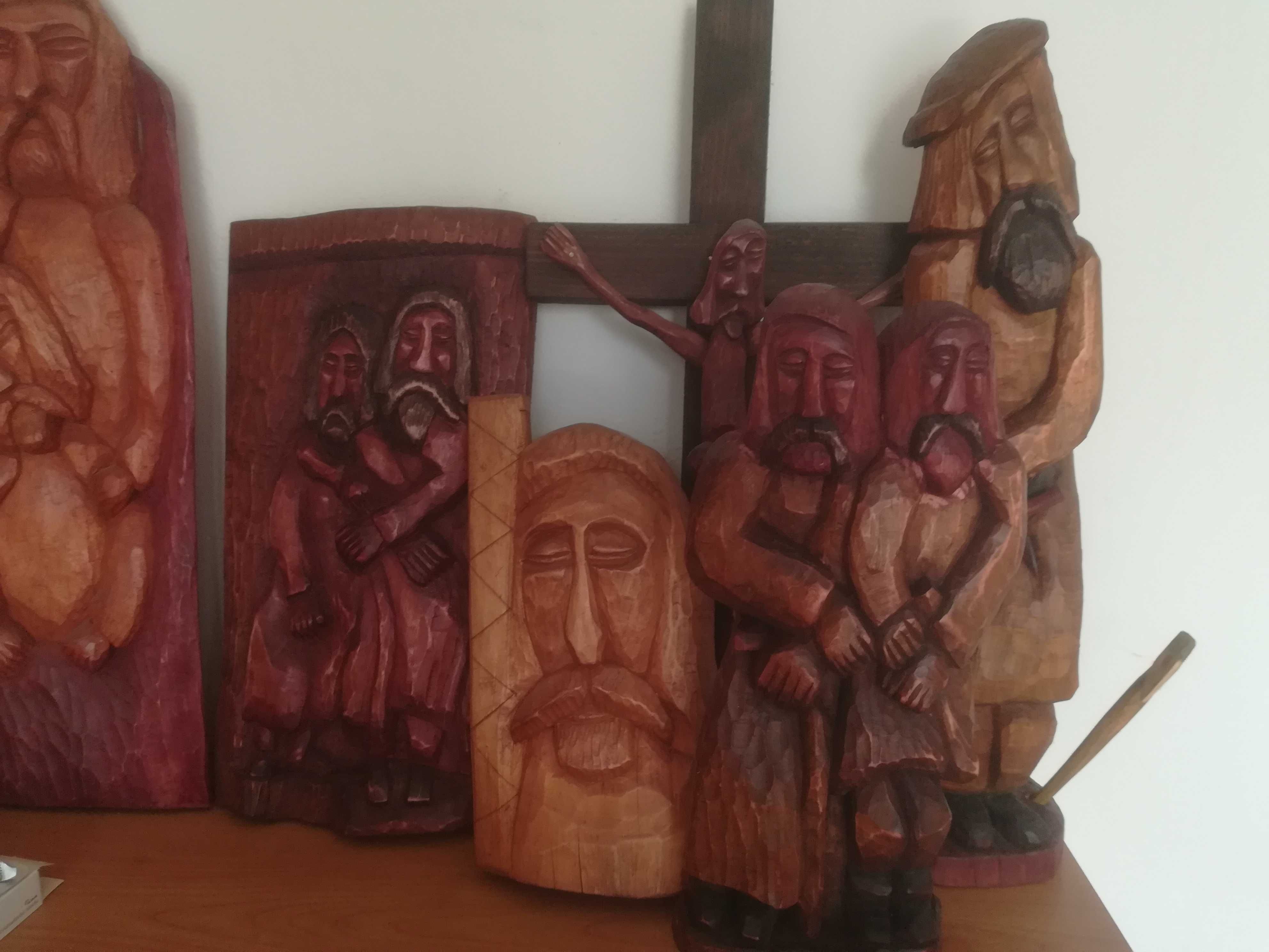 Sprzedam ręcznie wykonane figurki z drewna.