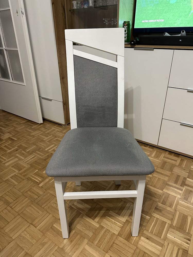 Krzesla tapiecerowane 150zl/szt