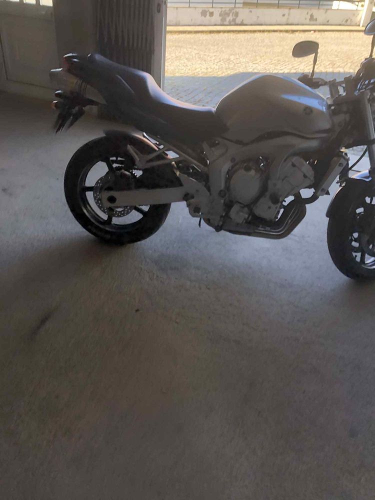 Mota Yamaha FZS 600