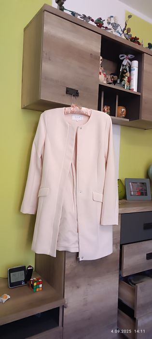 Płaszczyk jesienny długi żakiet pudrowy róż  Vila