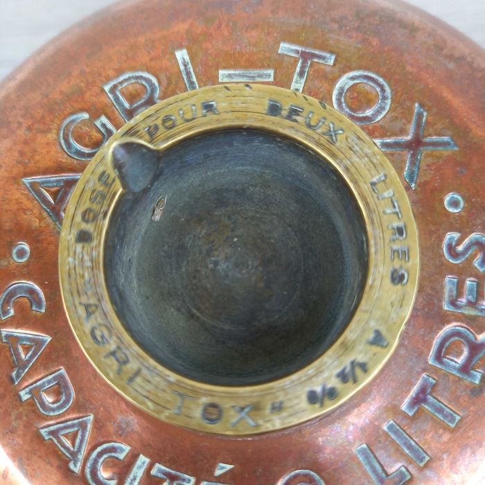 Stary francuski miedziany opryskiwacz hydronetka - sygnowany