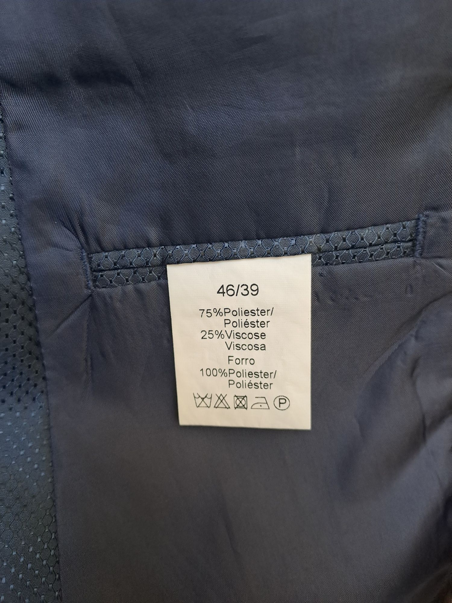 Fato SUITS INC,  casaco AUDI, etc...