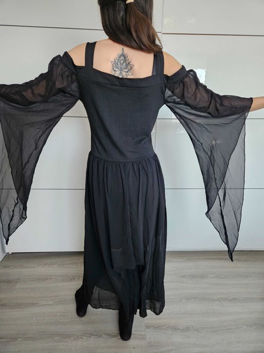 Sukienka czarownicy gotycka na ramiączkach z koronką i wiązaniem