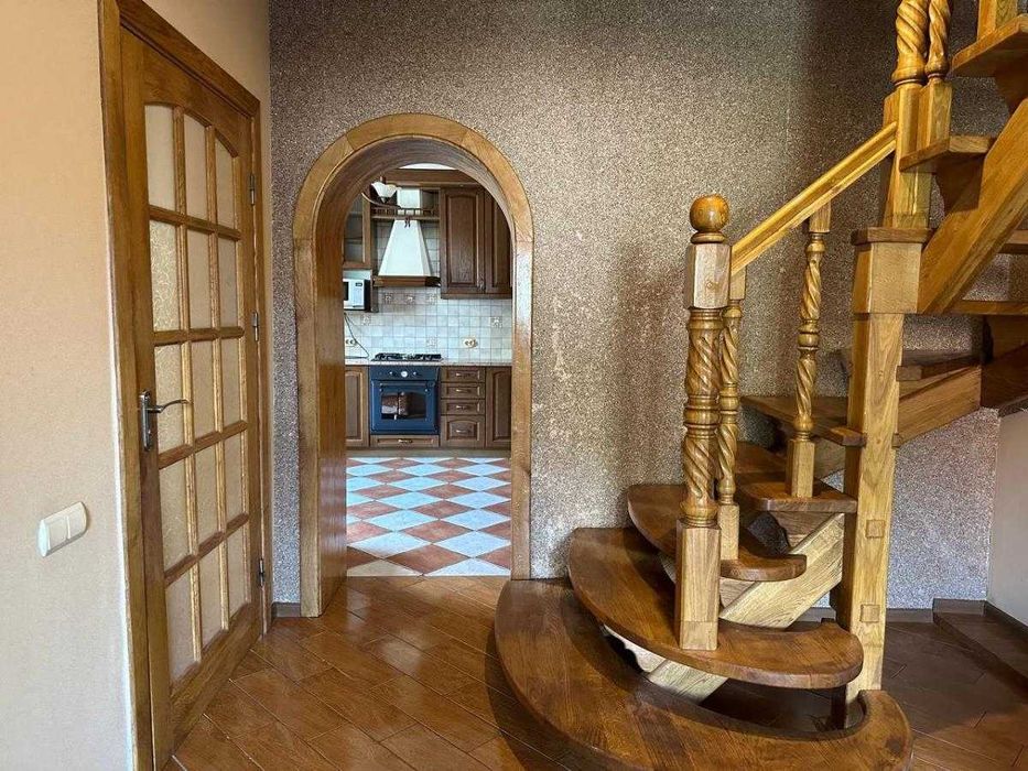 Готовий особняк з ремонтом біля ТРЦ Metro