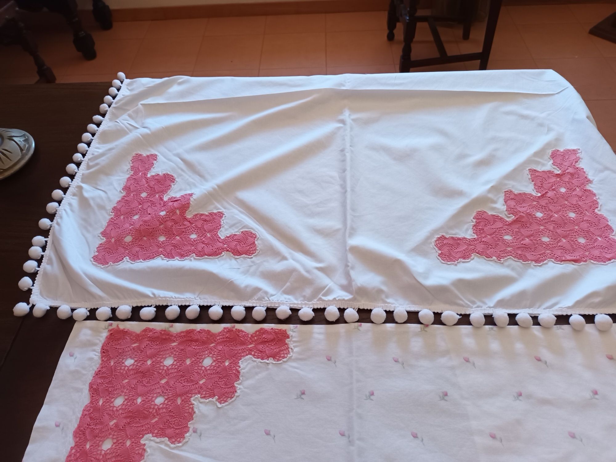 Toalha de Camilha + 2 Almofadas com Renda fina