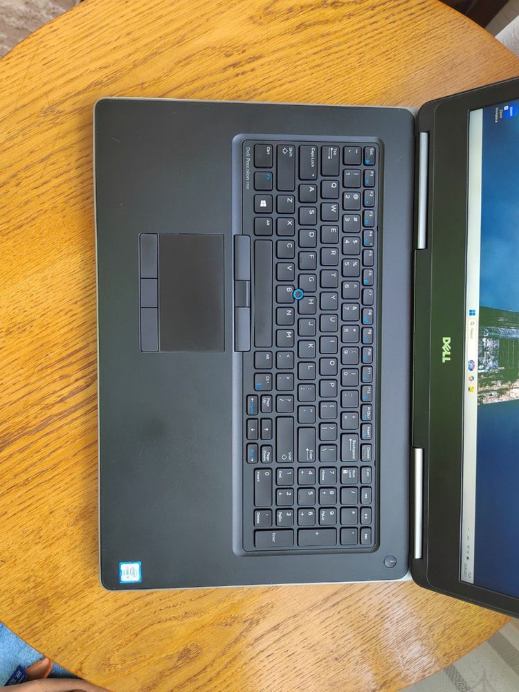 Dell Precision 7710 - 17.3 FullHD/I7-6820HQ/M4000M/16/512