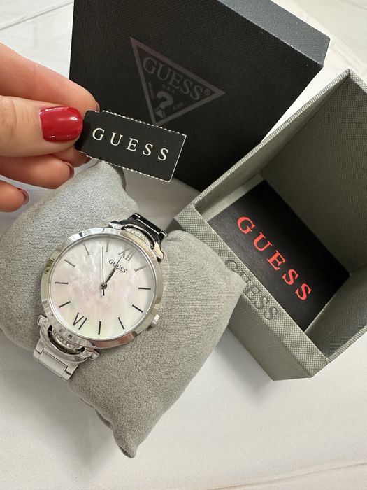 Годинник жіночий Guess