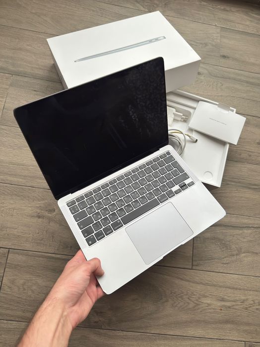 Продам Apple Macbook Air 13-inch M1 2020 256GB