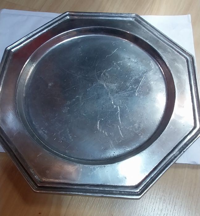 Prato centro de mesa antigo em metal maciço