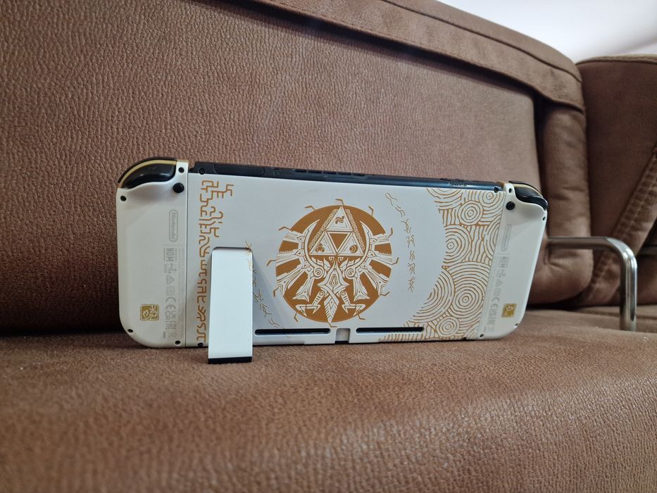 Nintendo switch dourada