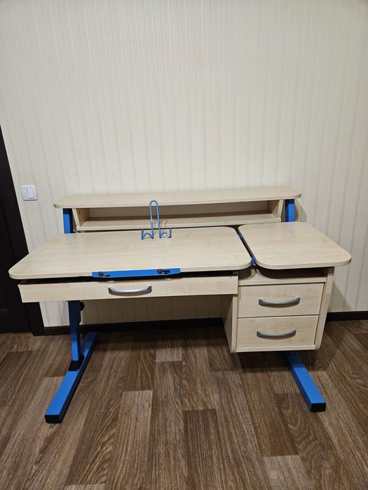 Стіл в гарному стані