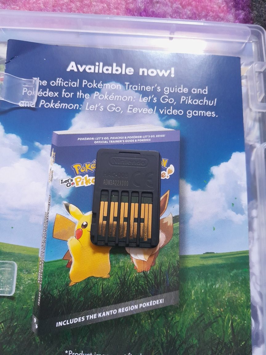 Pokemon Let's Go Eevee! + pokeball plus
