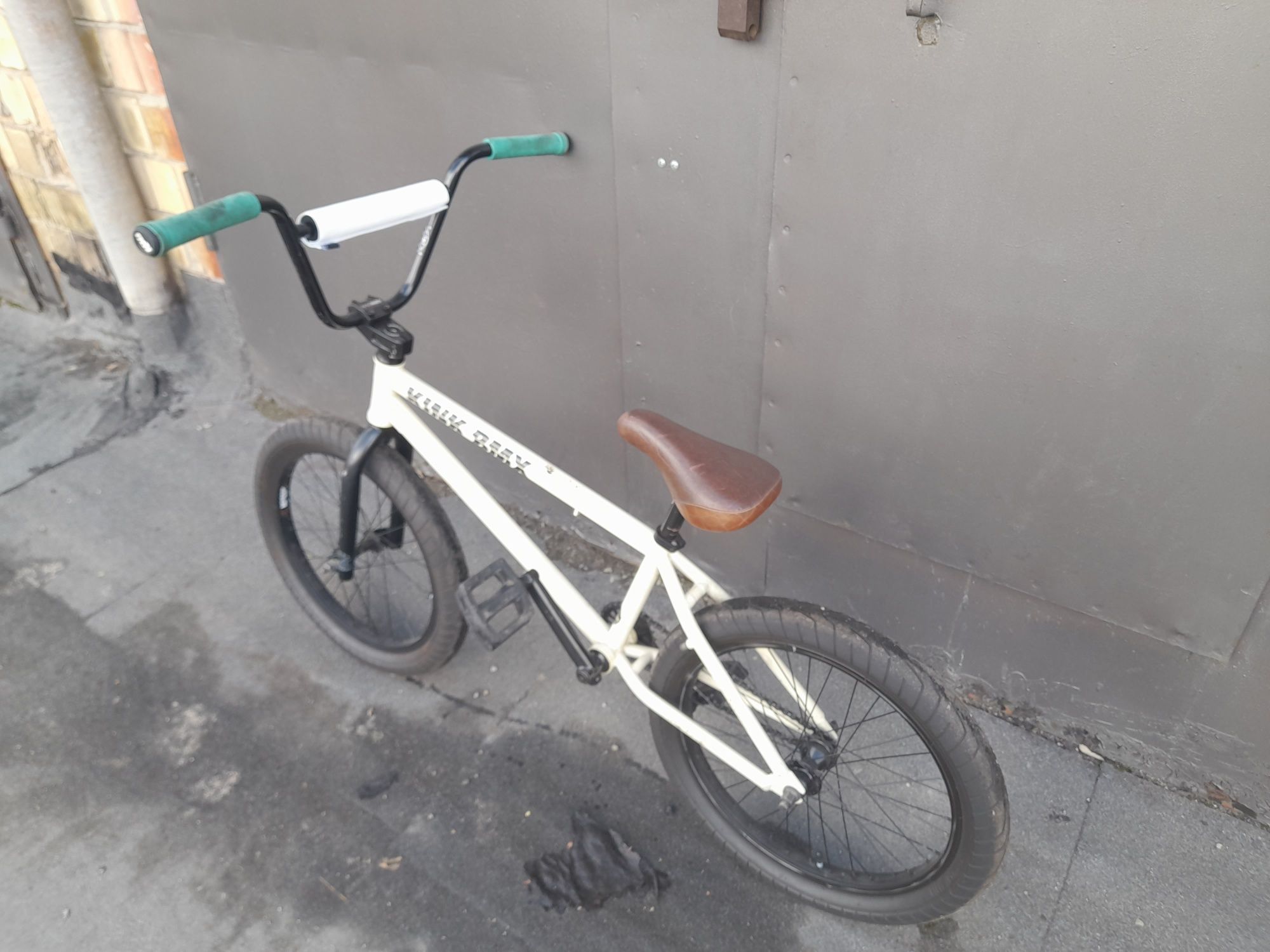 Трюковый велосипед KINK BMX Gap 2021 біла кістка