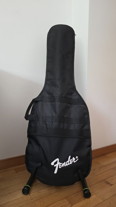 Guitarra Fender com Amplificador, Suporte e Acessórios