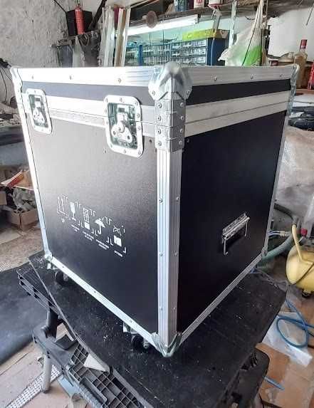 Vendo flightcase com rodas