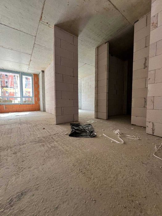 Двокімнатна світла квартира, басейн на будинку