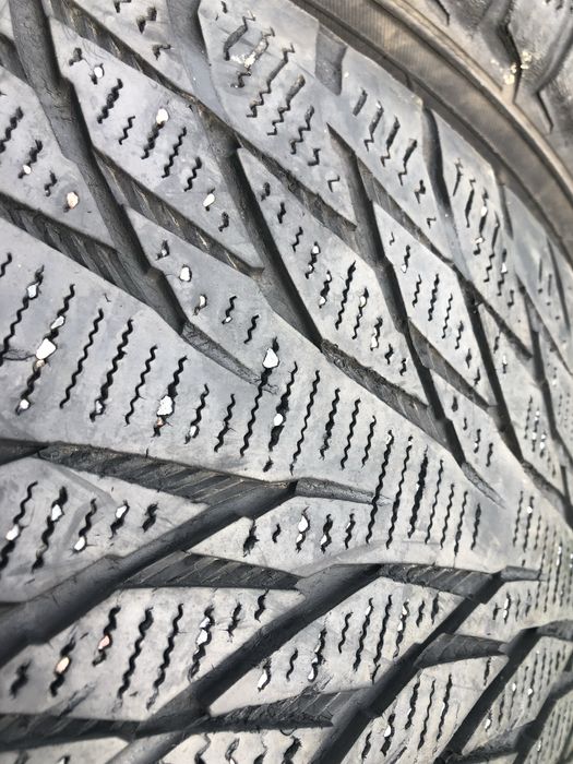 Шини Nokian i Michelin 235 55 17