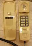 Telefone fixo e telemóvel antigos