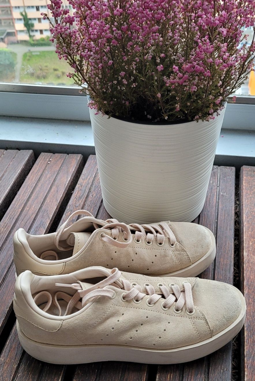 Beżowe sneakersy ADIDAS STAN SMITH w rozmiarze 39