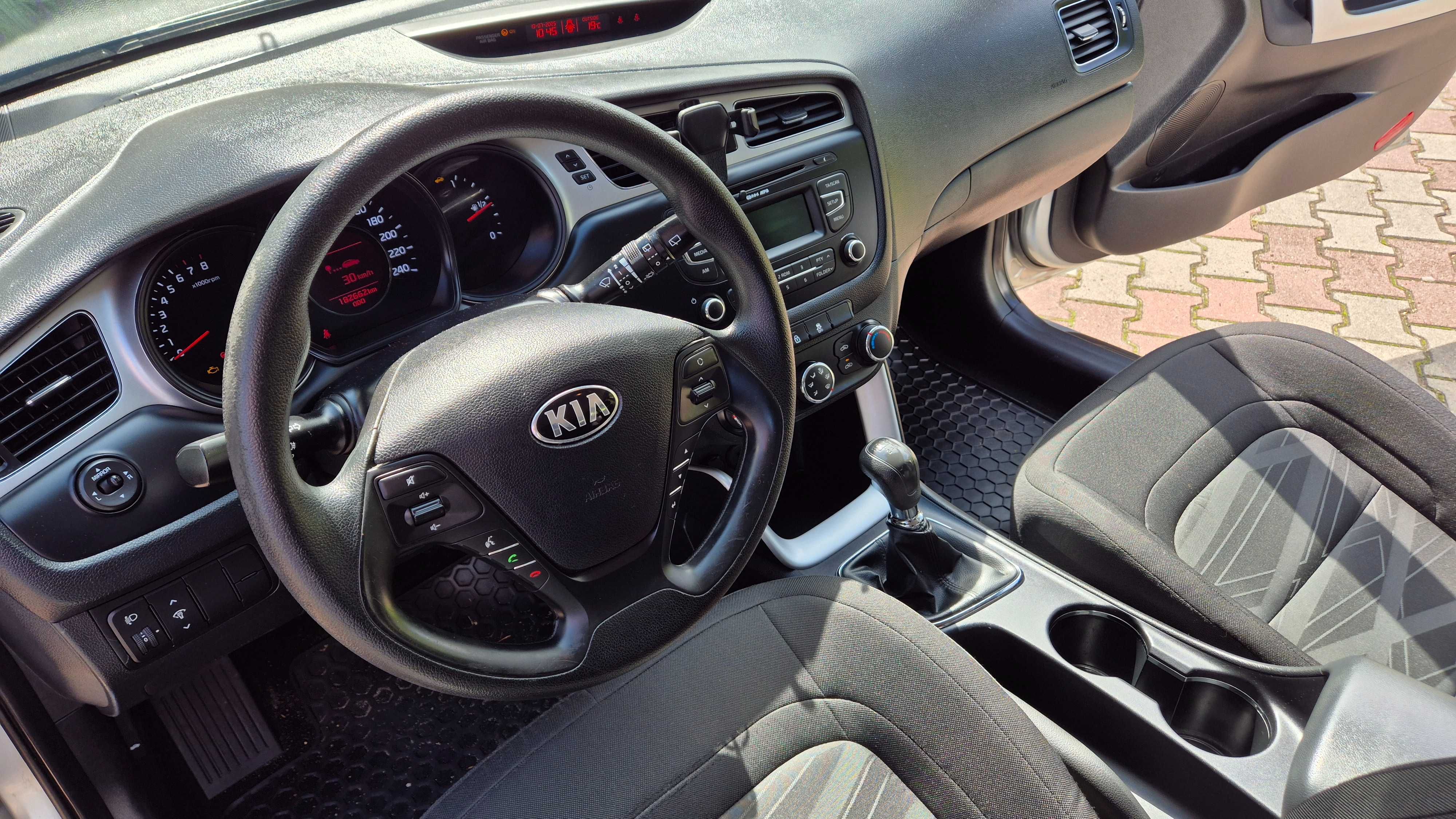 Kia Ceed-II 1.4i 16V benzyna 2014 rok