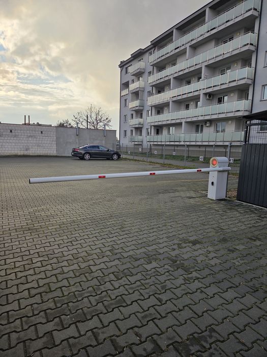 Wynajmę miejsce postojowe Łuków ul. Ks. Brzóski 18