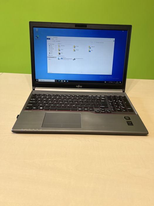 Laptop Fujitsu - idealny do biura