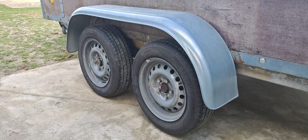 Przyczepka samochodowa