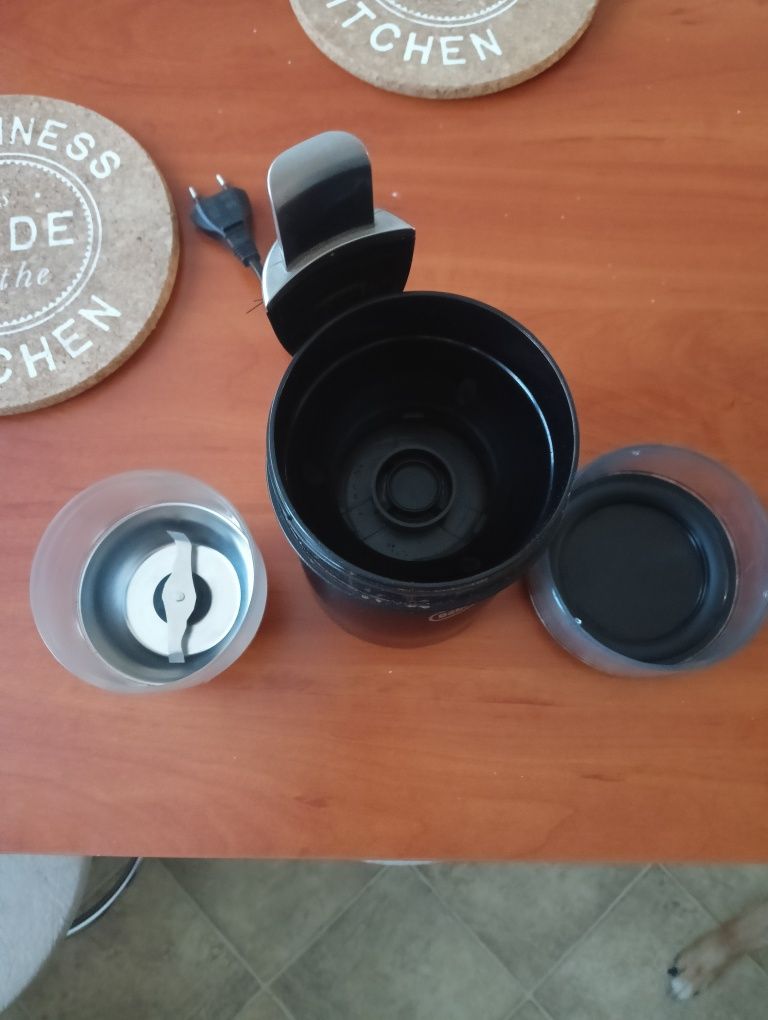 Młynek do kawy DeLonghi