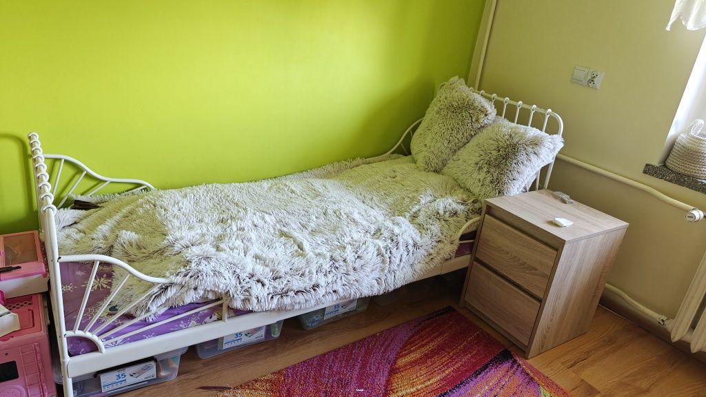 Łóżko z Ikei regulowane.