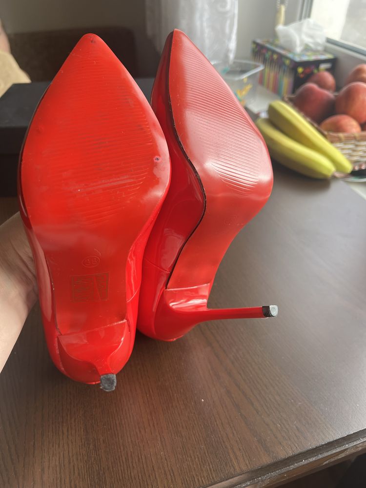 Червоні туфлі 38 розмір