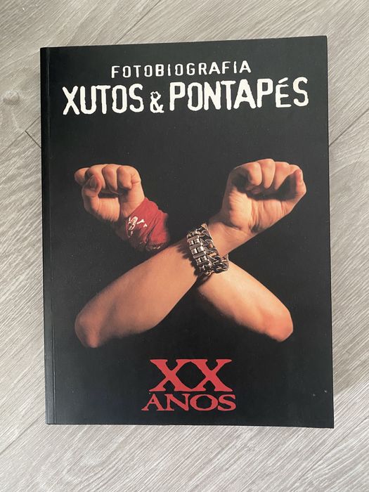 Fotobiografia Xutos e pontapés com dedicatória do Ze Pedro