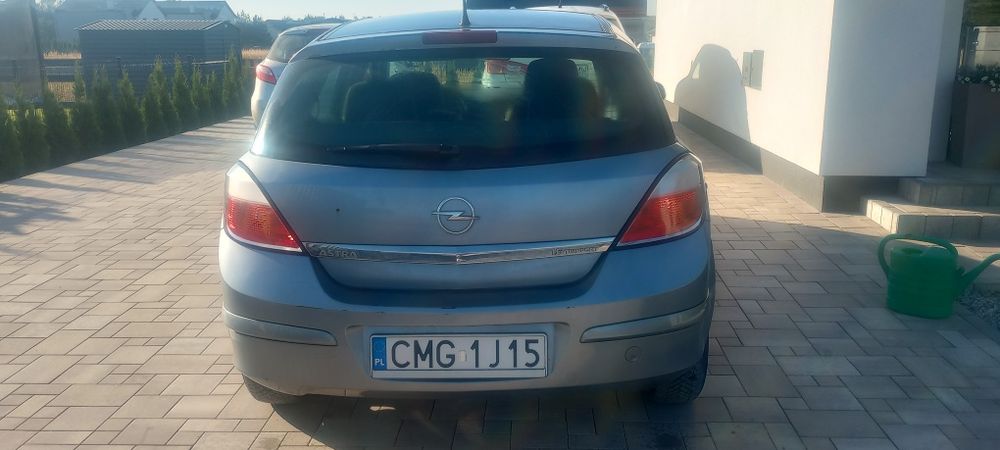 Opel Astra H hatchback 1.6 105 KM – 2005 r