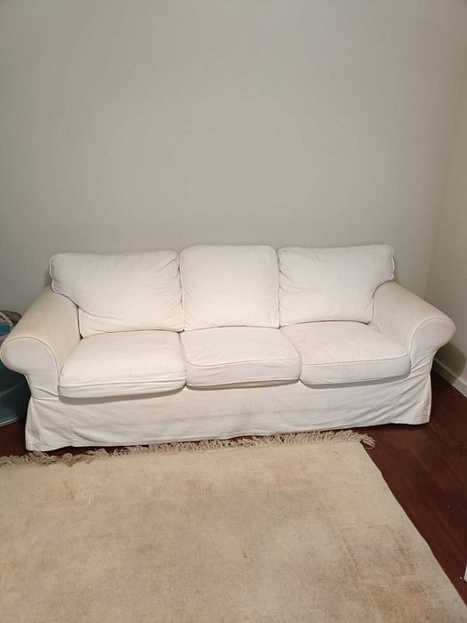 Sofá Ektorp IKEA de 3 lugares em bom estado.