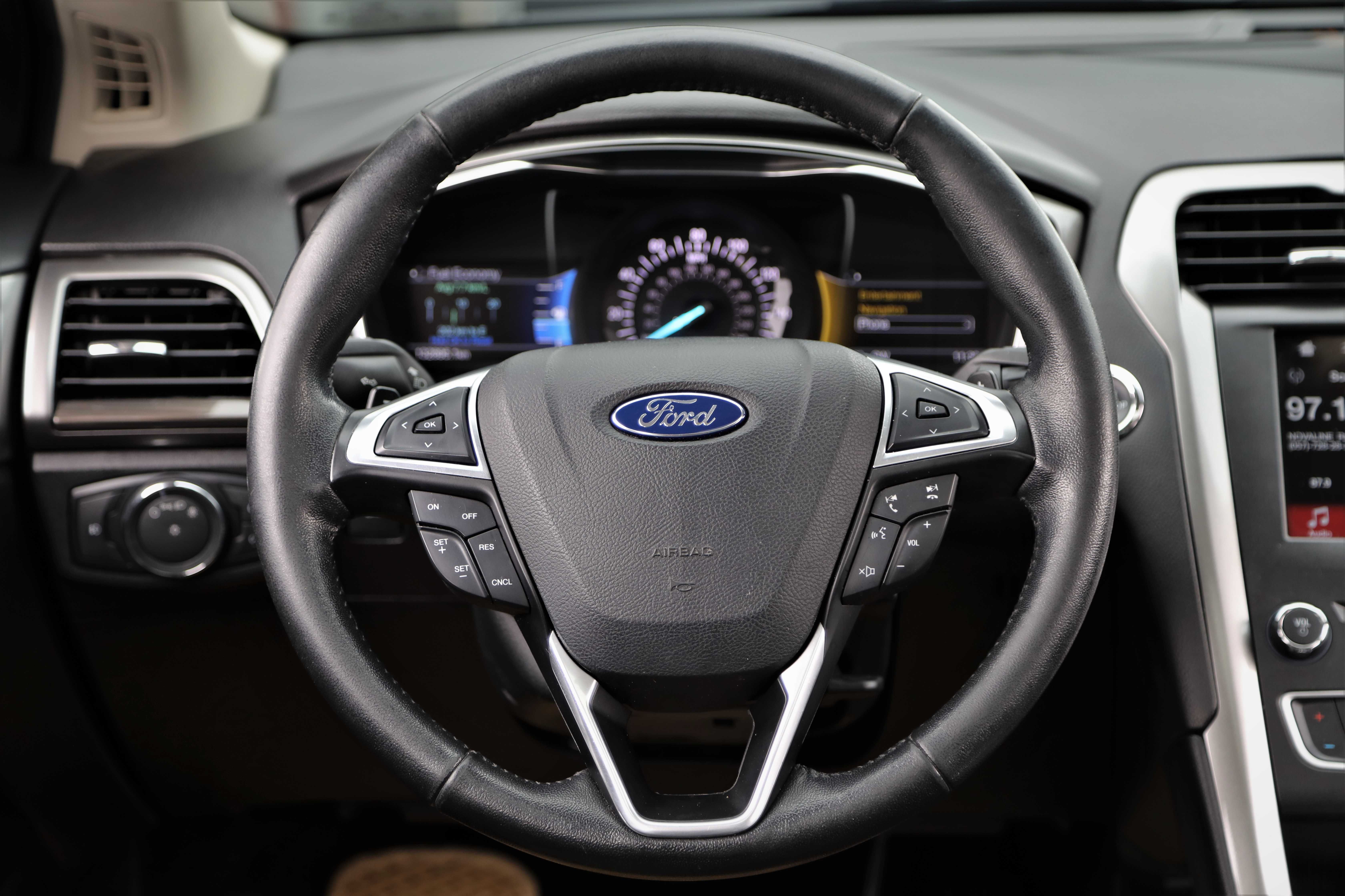 Ford Fusion 2016 року