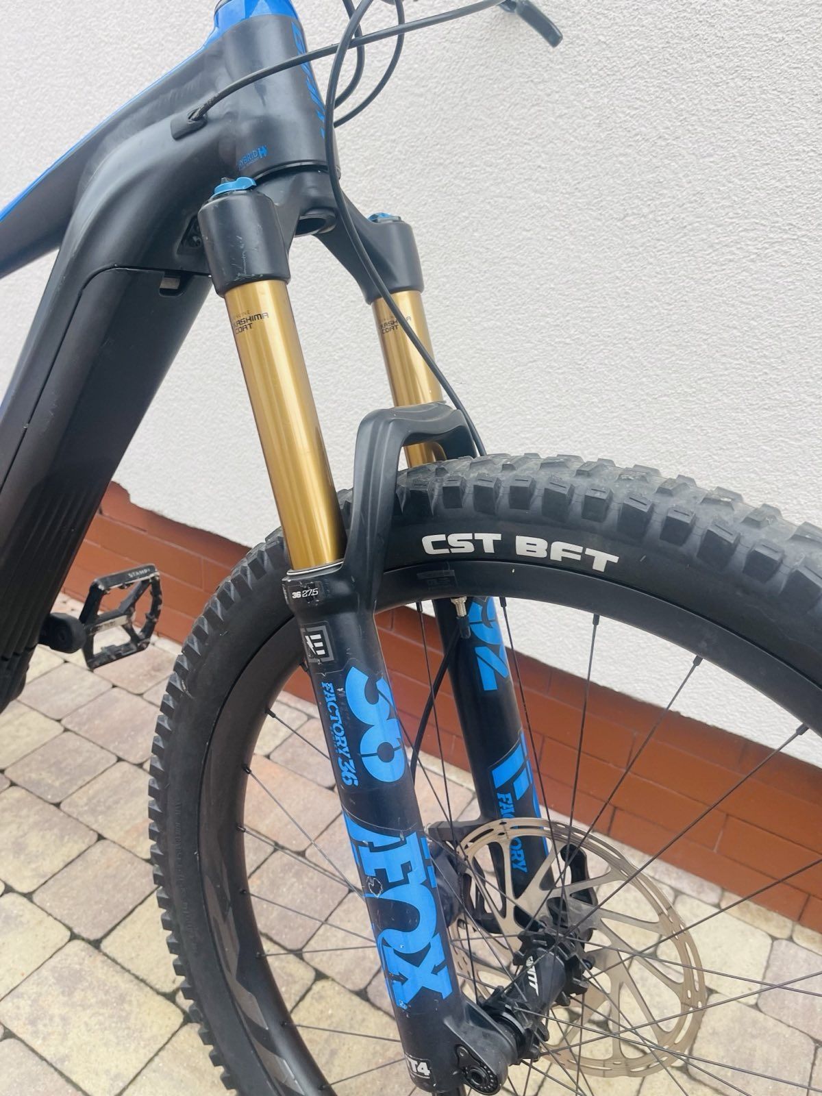 E bike giant full