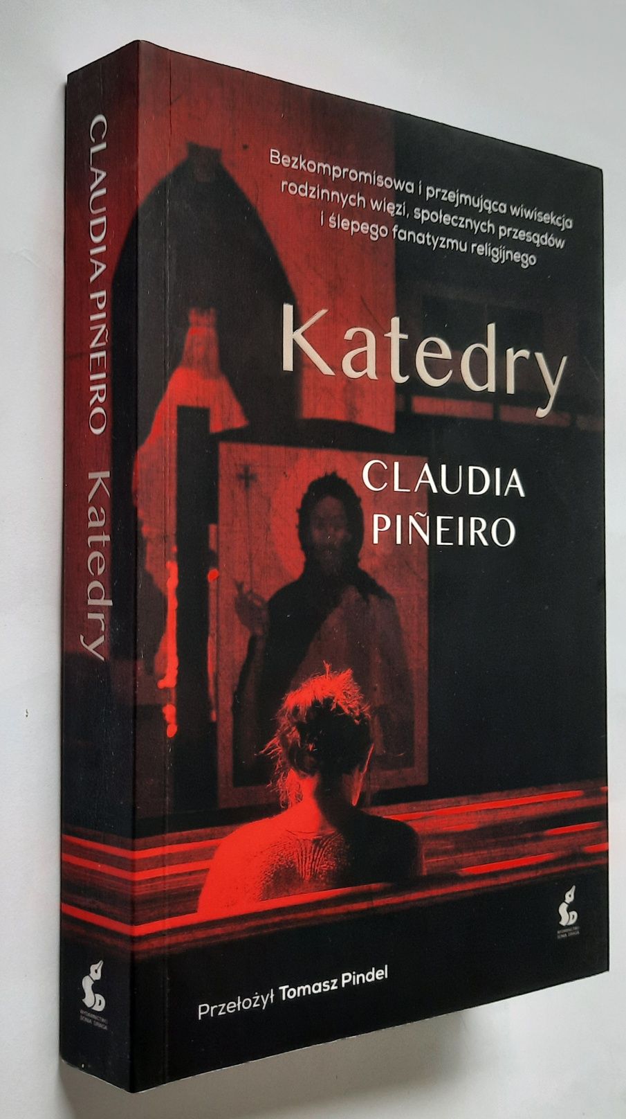 Katedry - Claudia Pineiro