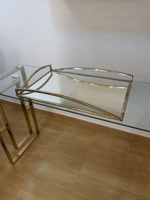 Bandeja dourada com base espelhada (Loja Incasa Design)
