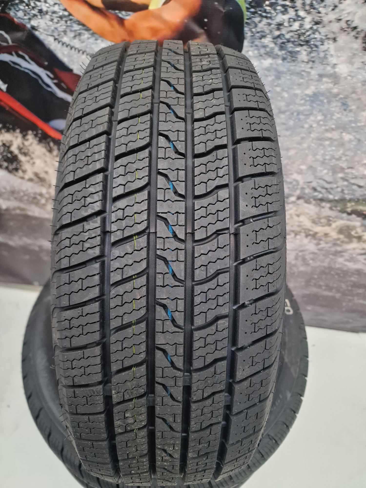 E21 4 x 195/55R16 Powertrac PowerMarch A/S 91V XL opony wielosezonowe