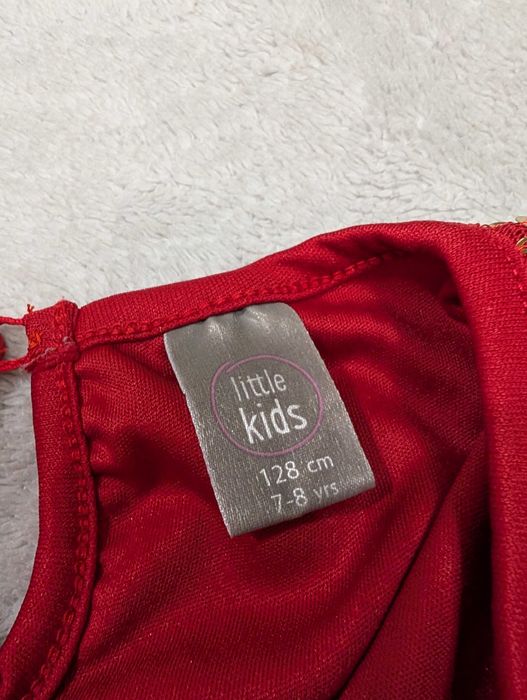 Czerwona świąteczna tiulowa sukienka w gwiazdki cekiny 128 jak nowa